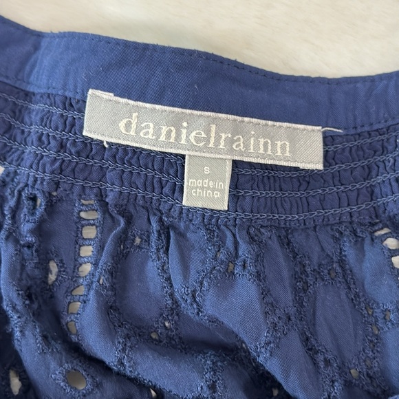 Daniel Rainn Blouse Pale Sky Wilcox Smock Detail Top Eyelet Allover Navy Small - Picture 7 of 9